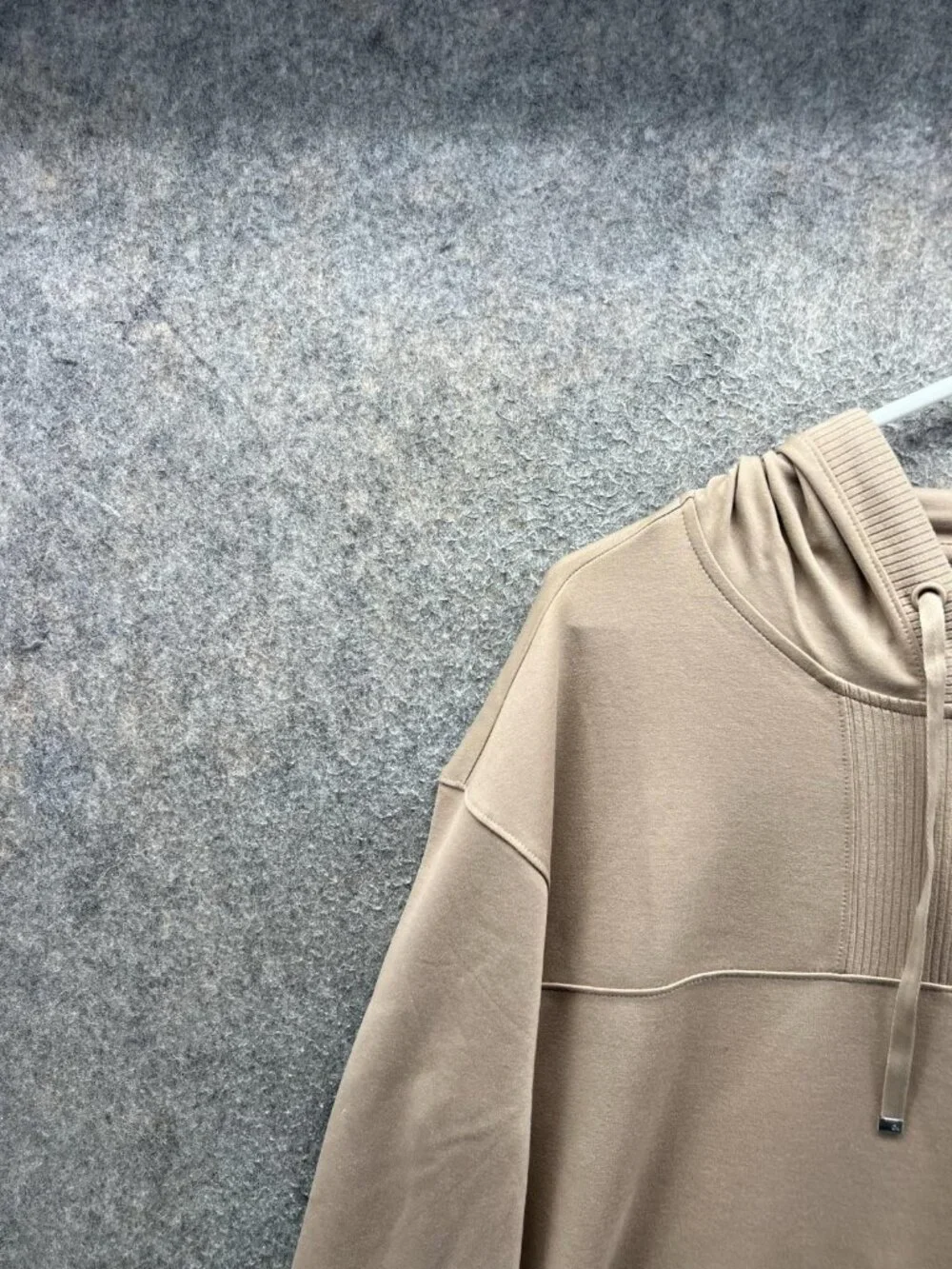 Travis Mathew Hoodie Mens XL Beige 1/4 Zip Pullover Jersey Hooded Sweatshirt